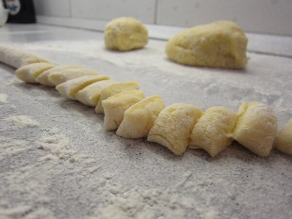 Cutting gnocchi