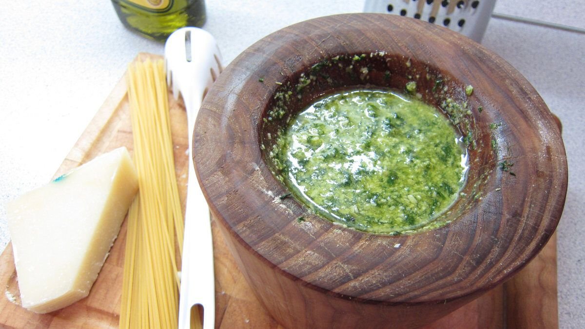 Pesto Genovese in mortar