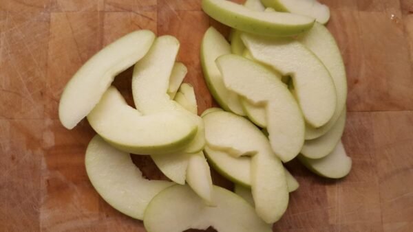 Sliced green apple