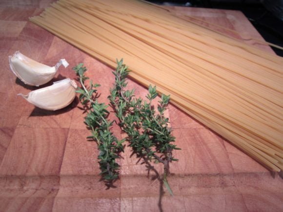 spaghetti garlic thyme olive oil recipe ingredients