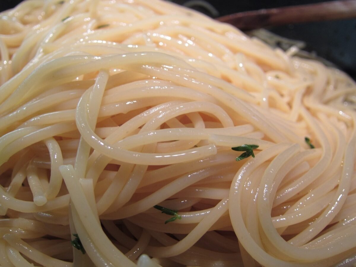 Spaghetti garlic thyme olive oil recipe