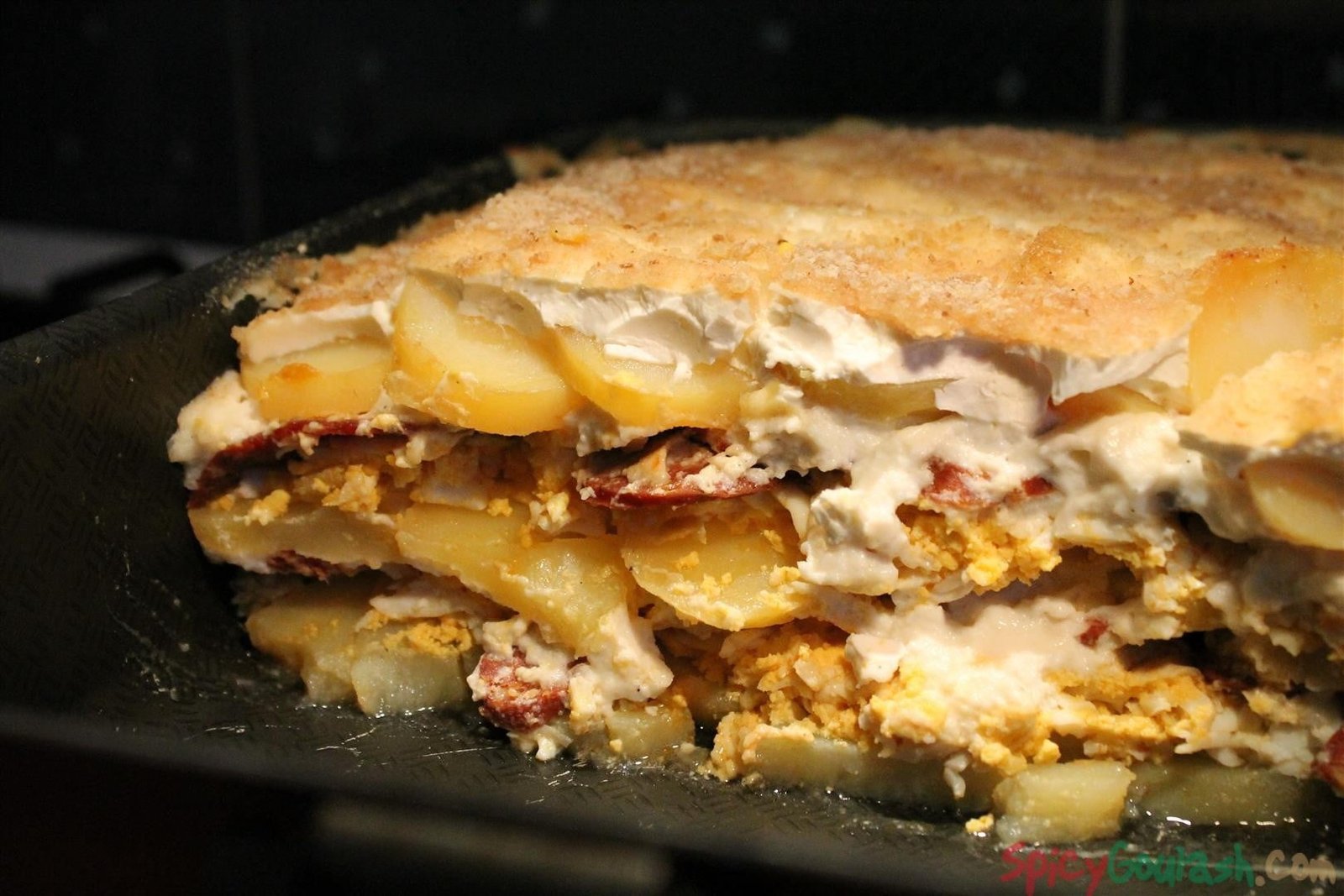 Layered potatoes bechamel