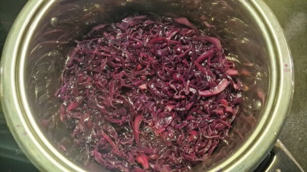 Making Danish Sweet Braised Red Cabbage