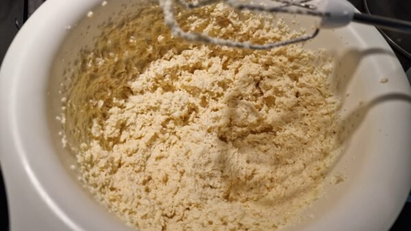 Making mazarin cake 2