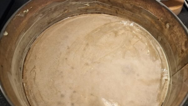 Preparing the cake pan for mazarin cake