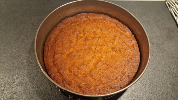Gluten-free mazarin cake after baking