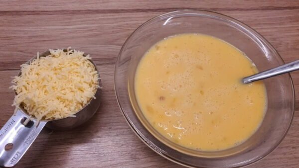 Grated cheddar eggs
