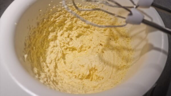 Making gluten-free mazarin cake 1