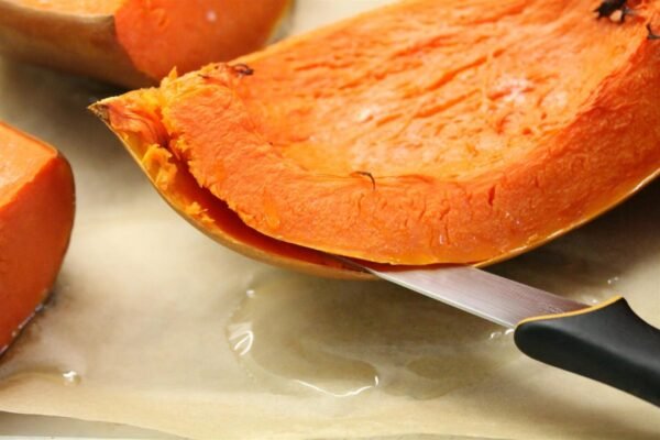 Making homemade pumpkin puree 4