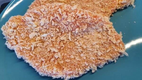 Making tonkatsu bread crumbs