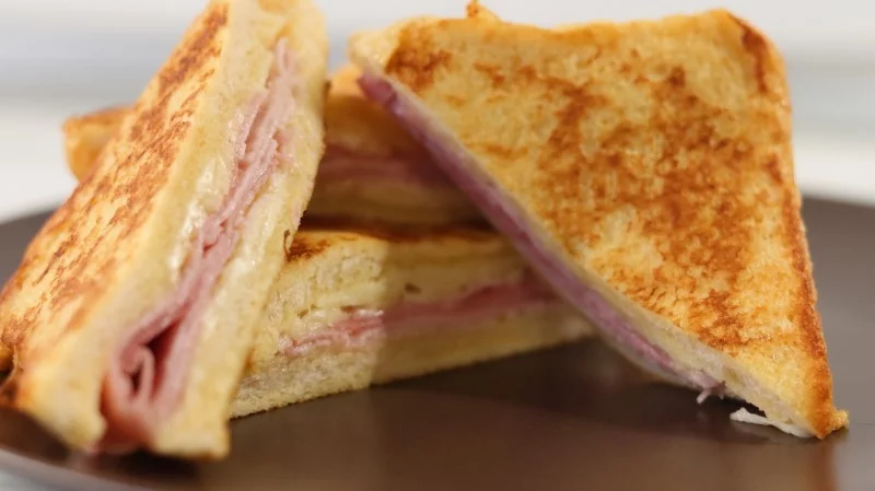 Monte Cristo sandwiches triangle