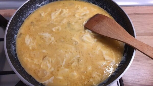 Scrambled eggs with cheddar cheese recipe 1