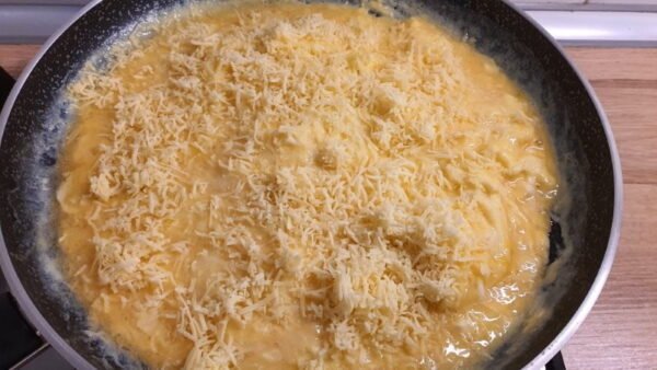 Scrambled eggs with cheddar cheese recipe 2