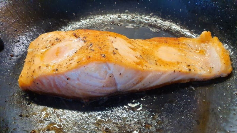 Searing salmon fillet 2