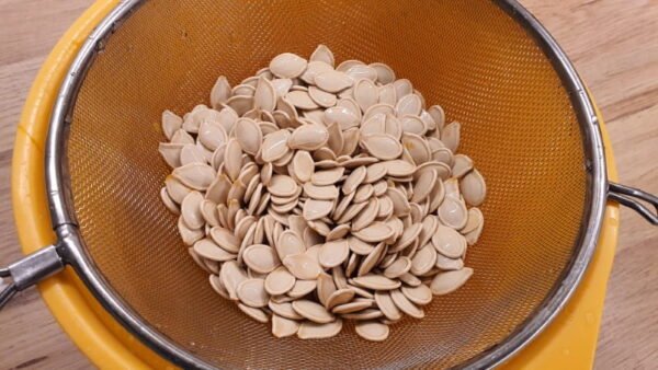 Washing pumpkin seeds