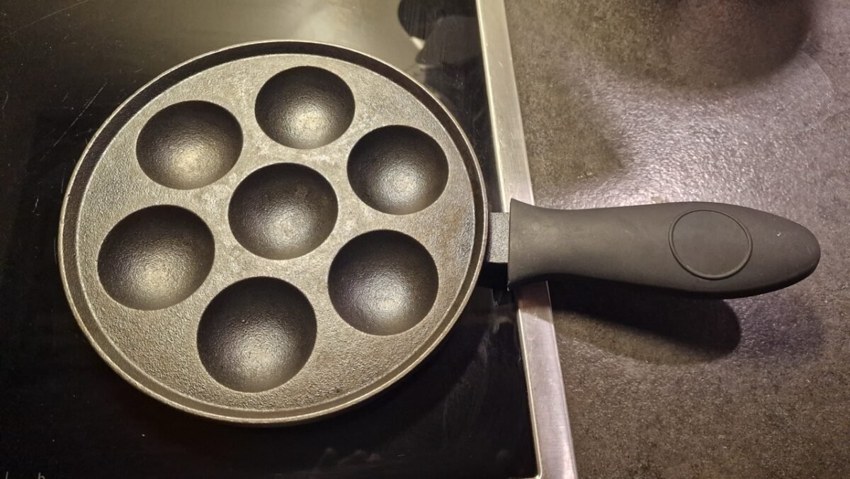 Aebleskiver pan