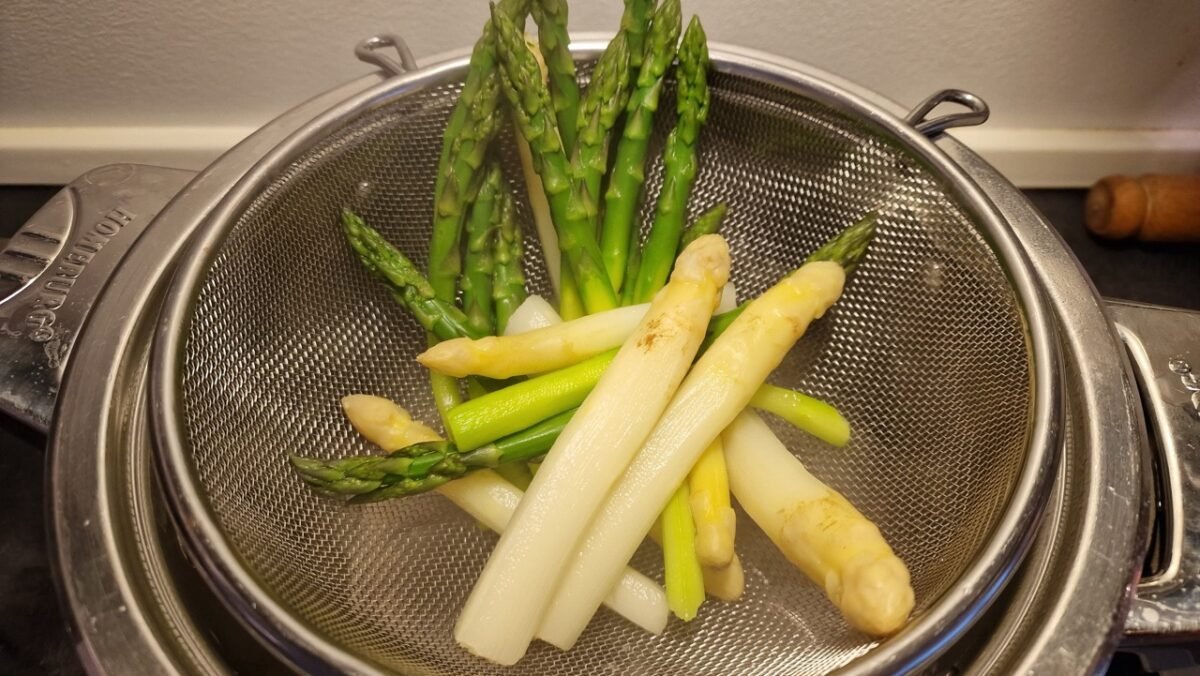 Cooking asparagus for stjerneskud
