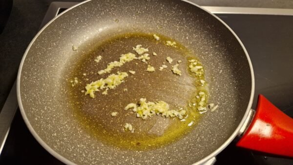 Making Israeli shakshuka 1
