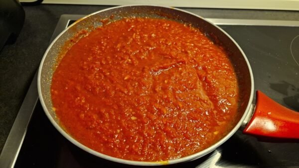 Making Israeli shakshuka 2
