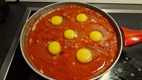 Making Israeli shakshuka 4