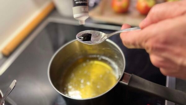 Making candy apples 3