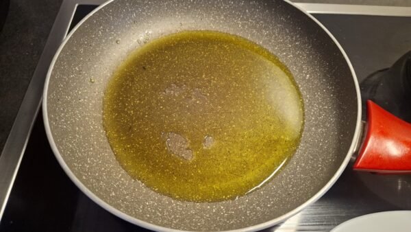 Making gambas al ajillo 1