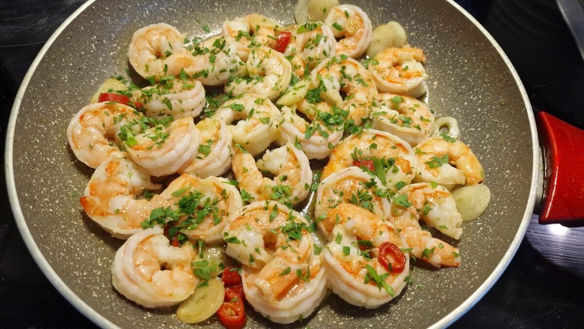 Making gambas al ajillo 5
