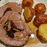 Rullesteg served with sauce and potatoes