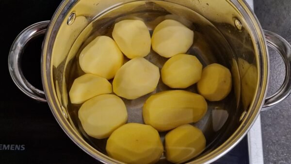 Boiling whole potatoes