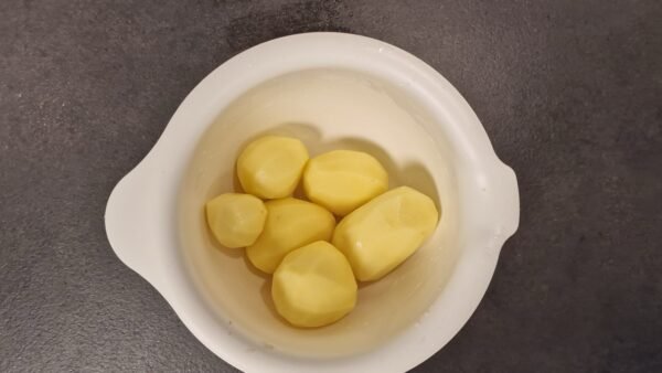 Making Spanish omelette, step 1