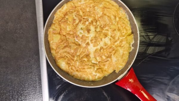 Making Spanish omelette, step 11
