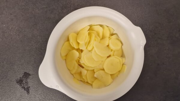 Making Spanish omelette, step 2