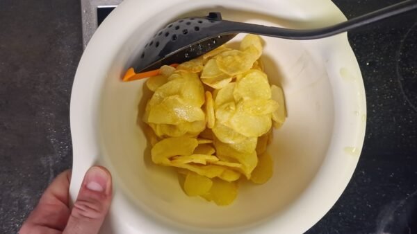 Making Spanish omelette, step 6