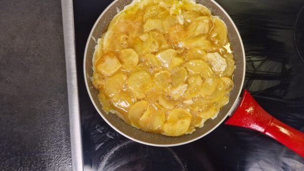 Making Spanish omelette, step 8