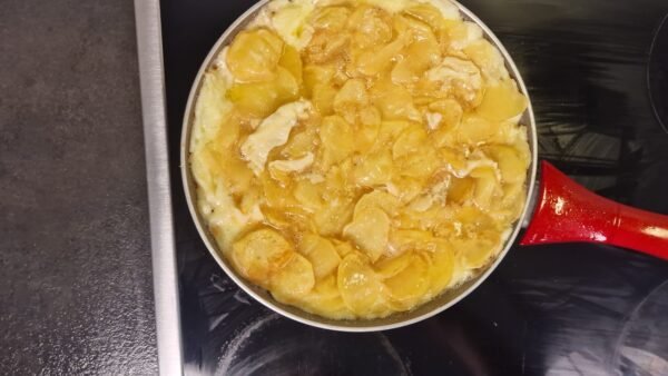 Making Spanish omelette, step 9