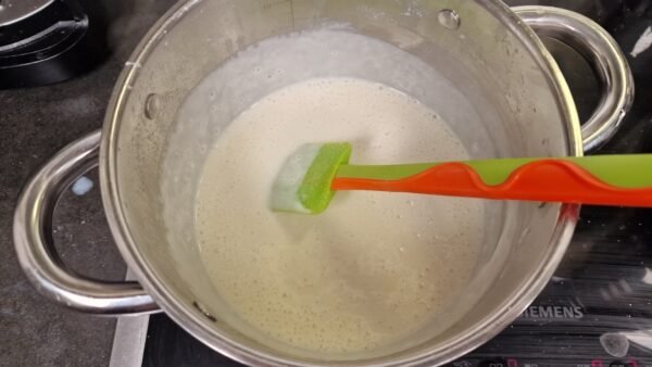 Thickened béchamel for the parsley sauce