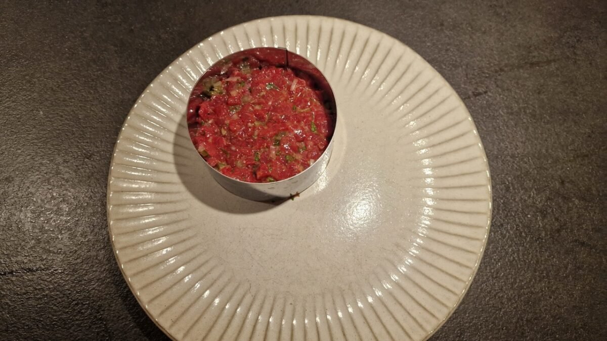 Steak tartare shaped with a ring mold